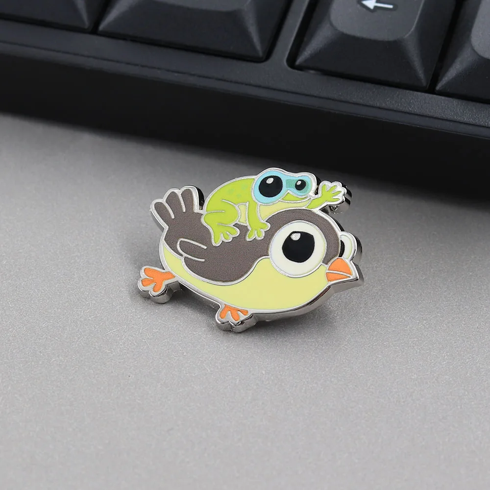 Niedliche Frosch auf Vogel reitende Emaille-Pins Kawaii Tier Frosch mit Fernglas Broschen Lustige Cartoon-Abzeichen Rucksack Anstecknadel Schmuck Geschenk – Detail 7
