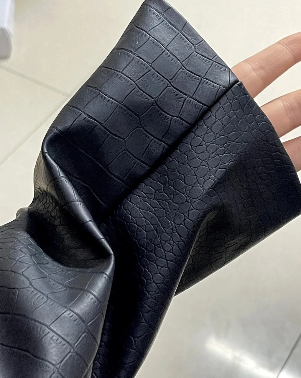 เสื้อคลุมยาวสีดำ แจ็คเก็ตหนังยาว เสื้อผ้าผู้หญิง สไตล์ใหม่ ฤดูใบไม้ผลิ ฤดูใบไม้ร่วง ระดับไฮเอนด์ ทรงหลวม สบายๆ สง่างาม