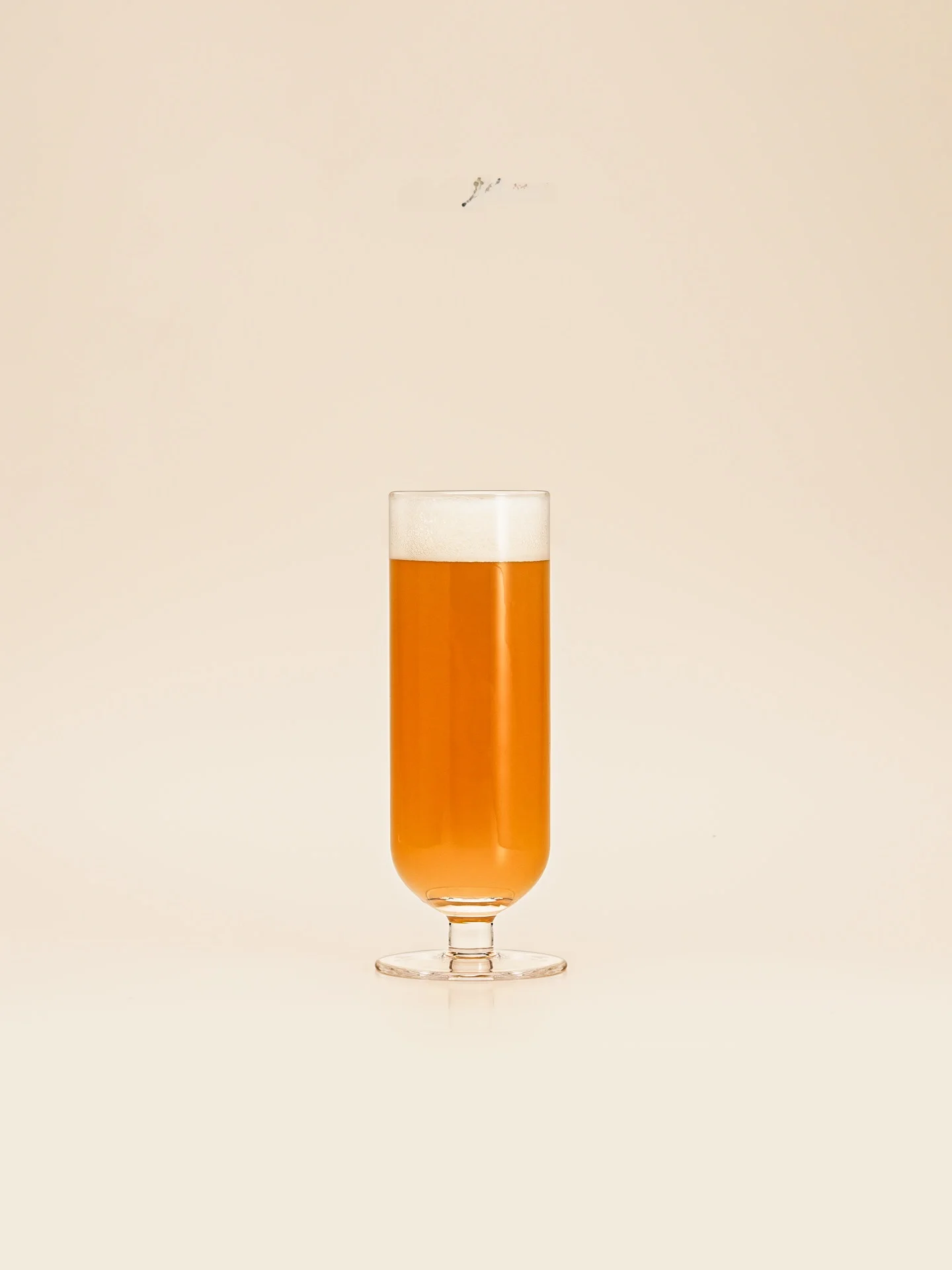 premium-craft-beer-glass-high-stem-straight-tube-cocktail-champagne-glass-mixed-drinks-cold-beverage-cup-logo-printable