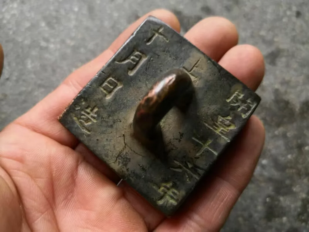 China Old Bronze Ware Copper Bronze Seal and Ancient Writing Sculpture Figurines Desk Decoration Collection Ornaments
