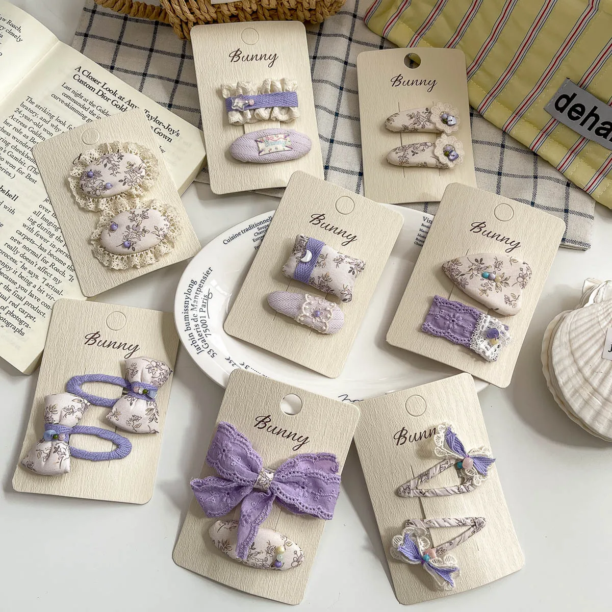 2 Stück Lila Haarspangen mit Blumenmuster und Schleife für Babymädchen, Seitliche Haarklammern, Haarschmuck für Kinder