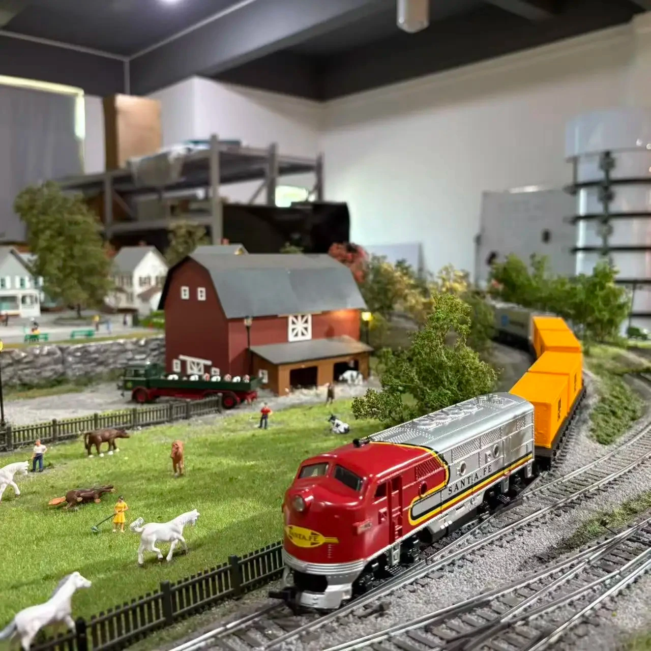 

Американский ретро дизельный локомотив серии FP7, имитационная модель чугунного локомотива в масштабе HO 1:87, коллекционная модель украшения дома.