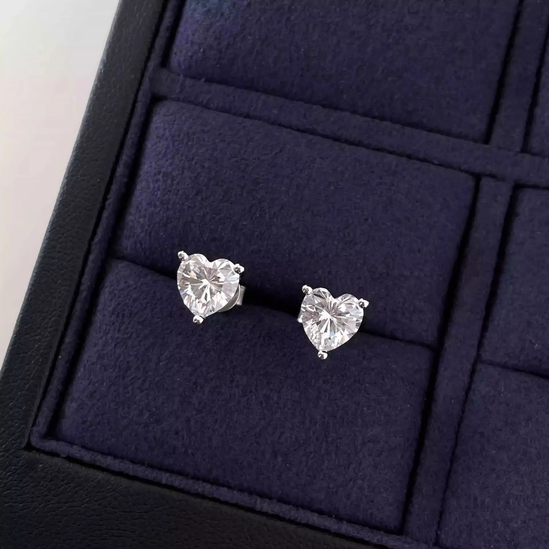 

Heart Cut Moissanite Stud Earrings for Women 3/6cttw Luxury Quality Simulated Lab Diamond S925 Sterling Silver Bride Jewelry