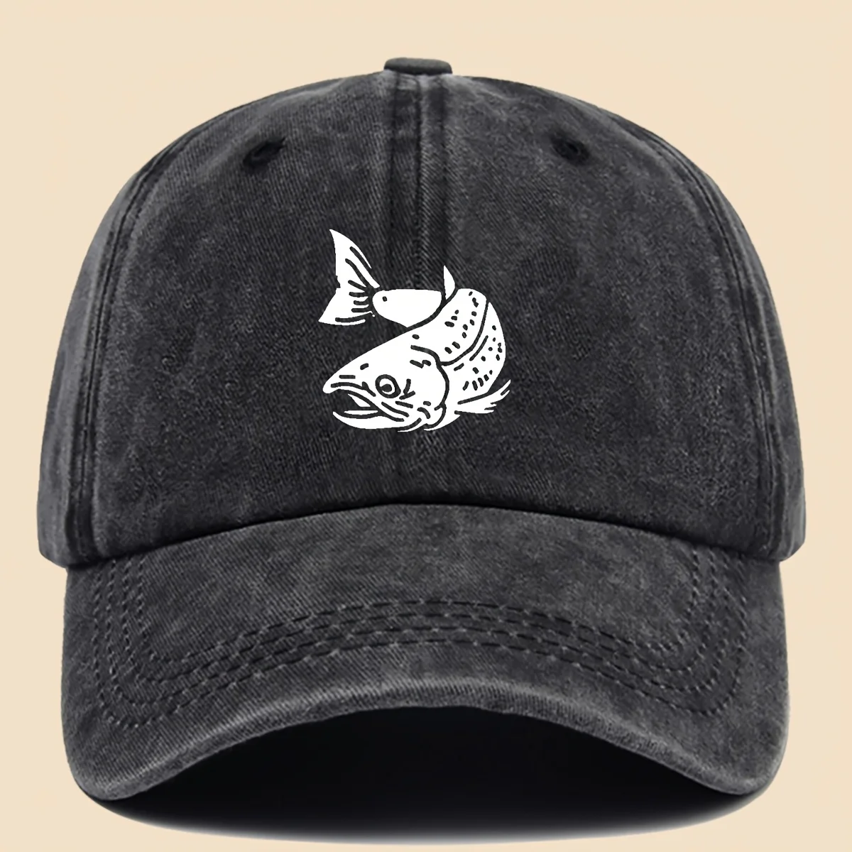 Gewaschene Vintage-Baseballkappe mit weißem Koi-Fisch-Aufdruck, verstellbarer Streetstyle, vielseitig für den täglichen Gebrauch
