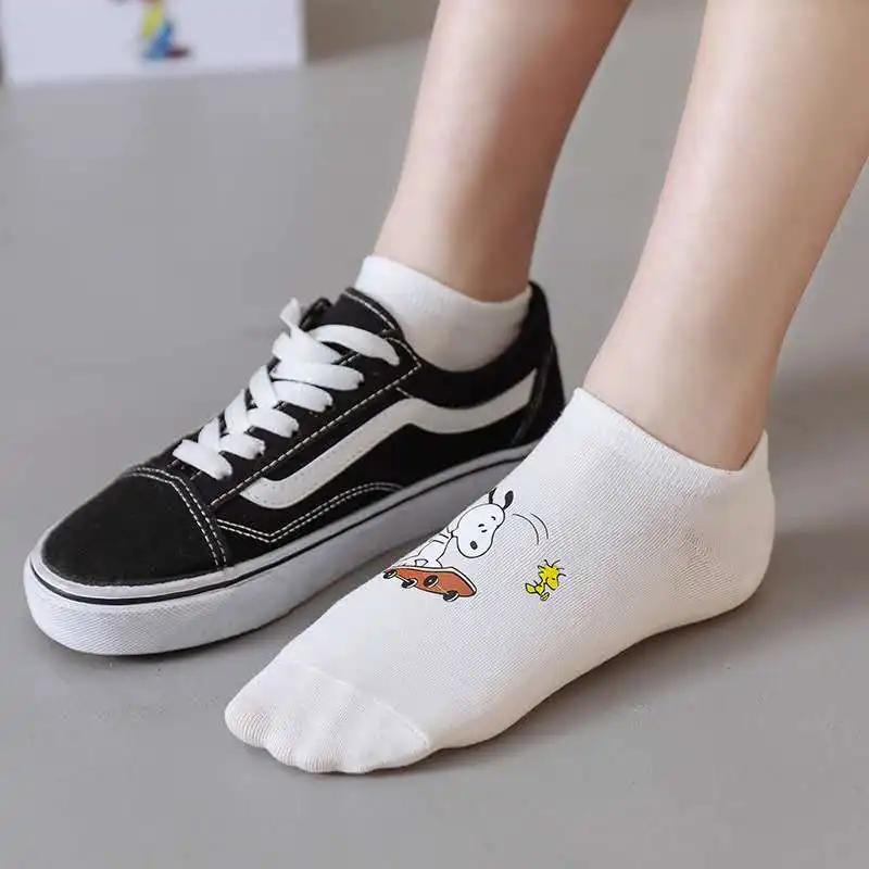 Miniso Snoopy Mickey Four Seasons Cotton Socks Cartoon Printed Moisture-Absorbent Couple Sports Socks 5Pcs Boxed Gift