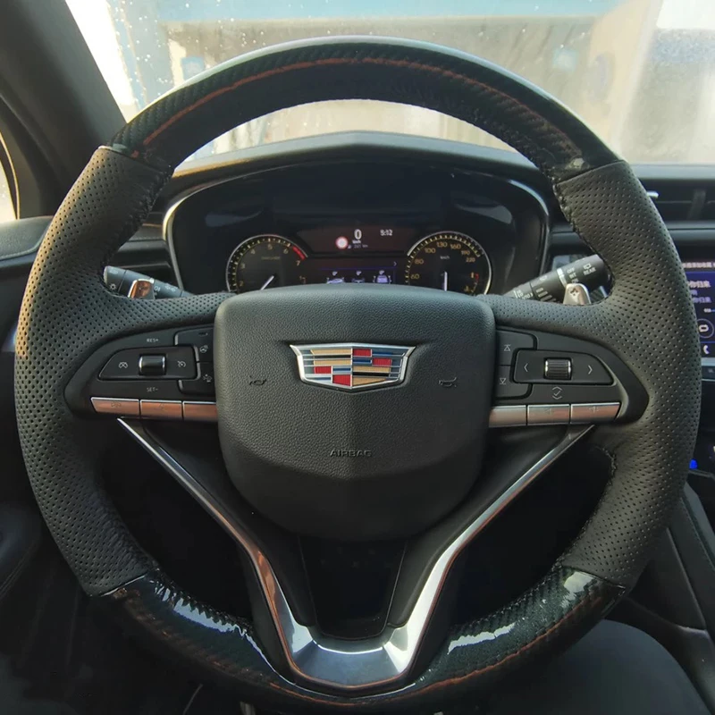 

Для Cadillac XT6 2021-2025 Черный замшевый нескользящий чехол на руль автомобиля с ручной прошивкой