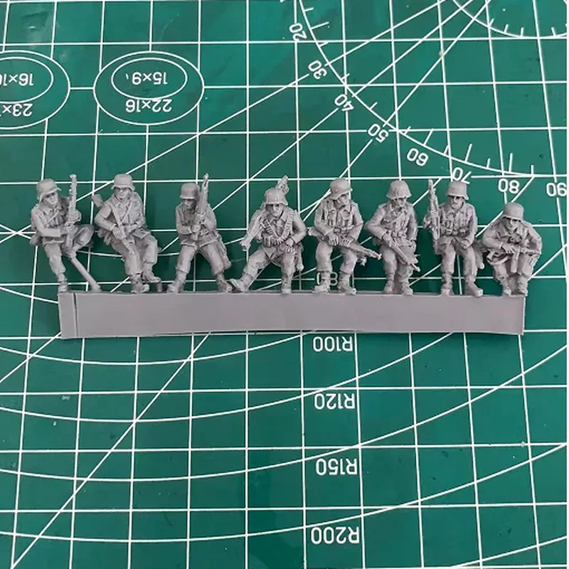1/72 Scale Resin Figure Assembled Model Kit Car Sitting Infantry Modeling Unassembled and Unpainted Diy Toys