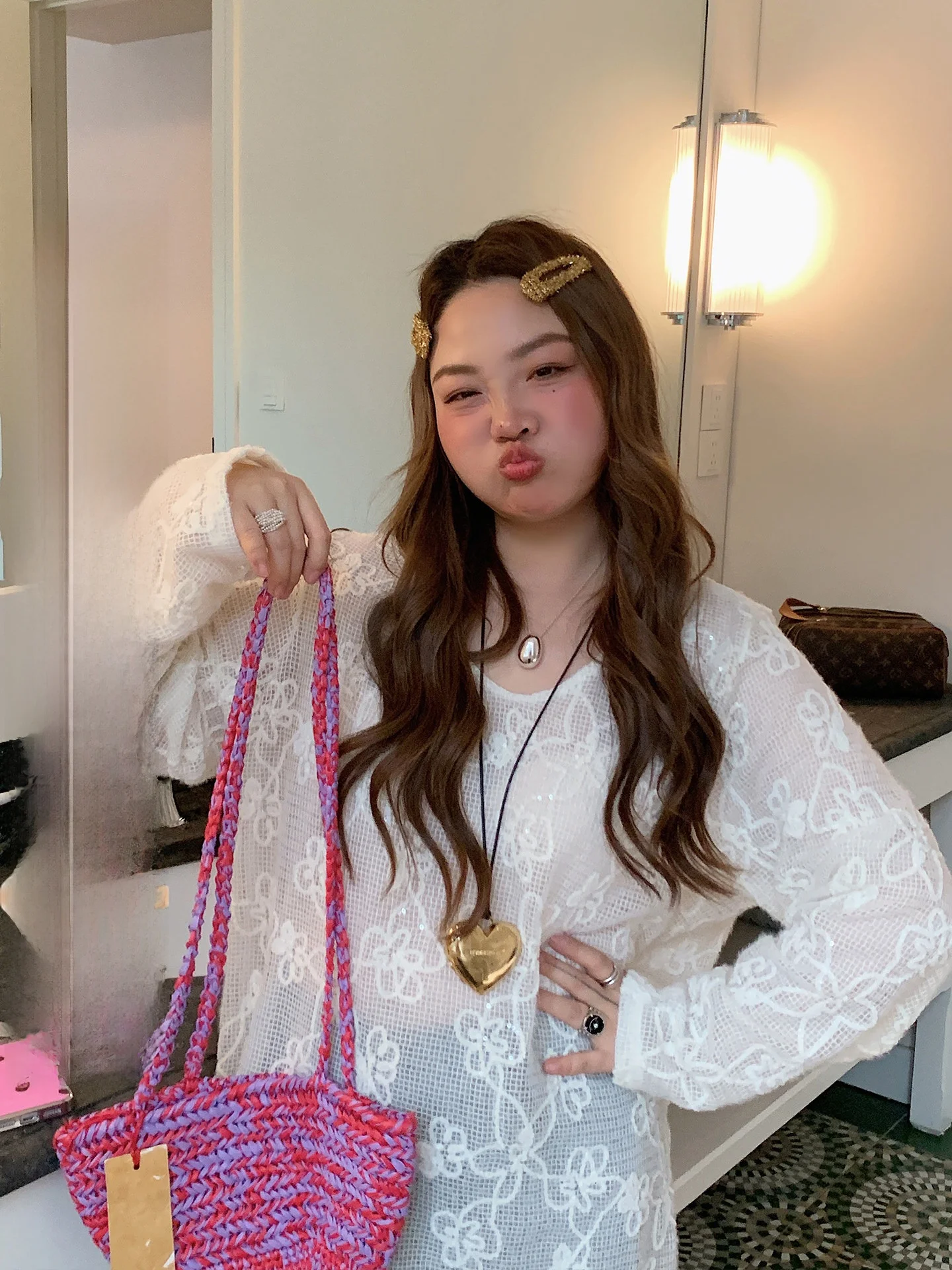 

Женская кружевная базовая блузка Dazi, весна 2026, новая повседневная свободная модель с V-образным вырезом, средней длины, с разрезом, для ношения под одеждой