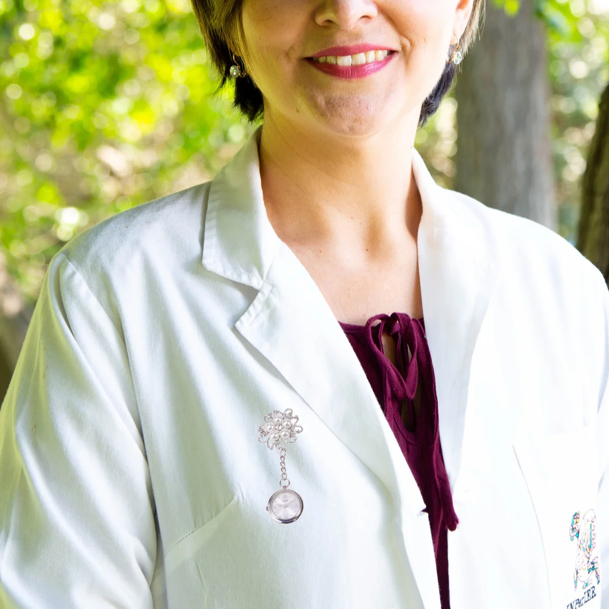 

Flower Pattern Brooch Watch for Nurse Doctor Premium Pin Watch with Accurate Quartz Movement Fashionable Gift Idea Jewelry