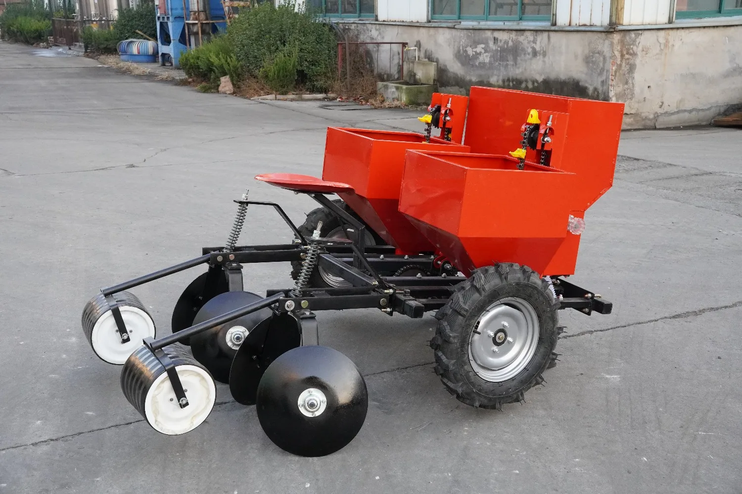 2cm New Type of Agricultural Potato Planter Durable and Practical