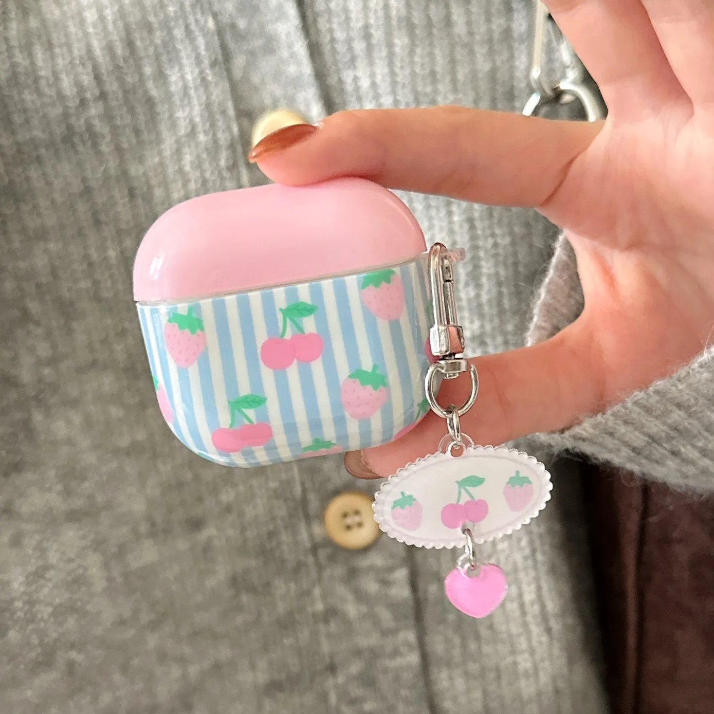 Blau gestreift rosa Erdbeere Kirsche + ovales Herz Anhänger Kopfhörerhülle geeignet für Apple/Für Airpods Pro2 Hülle/Für Airpods3 Hülle/Für Airpods2 Hülle/Modische Damen Kopfhörerhülle