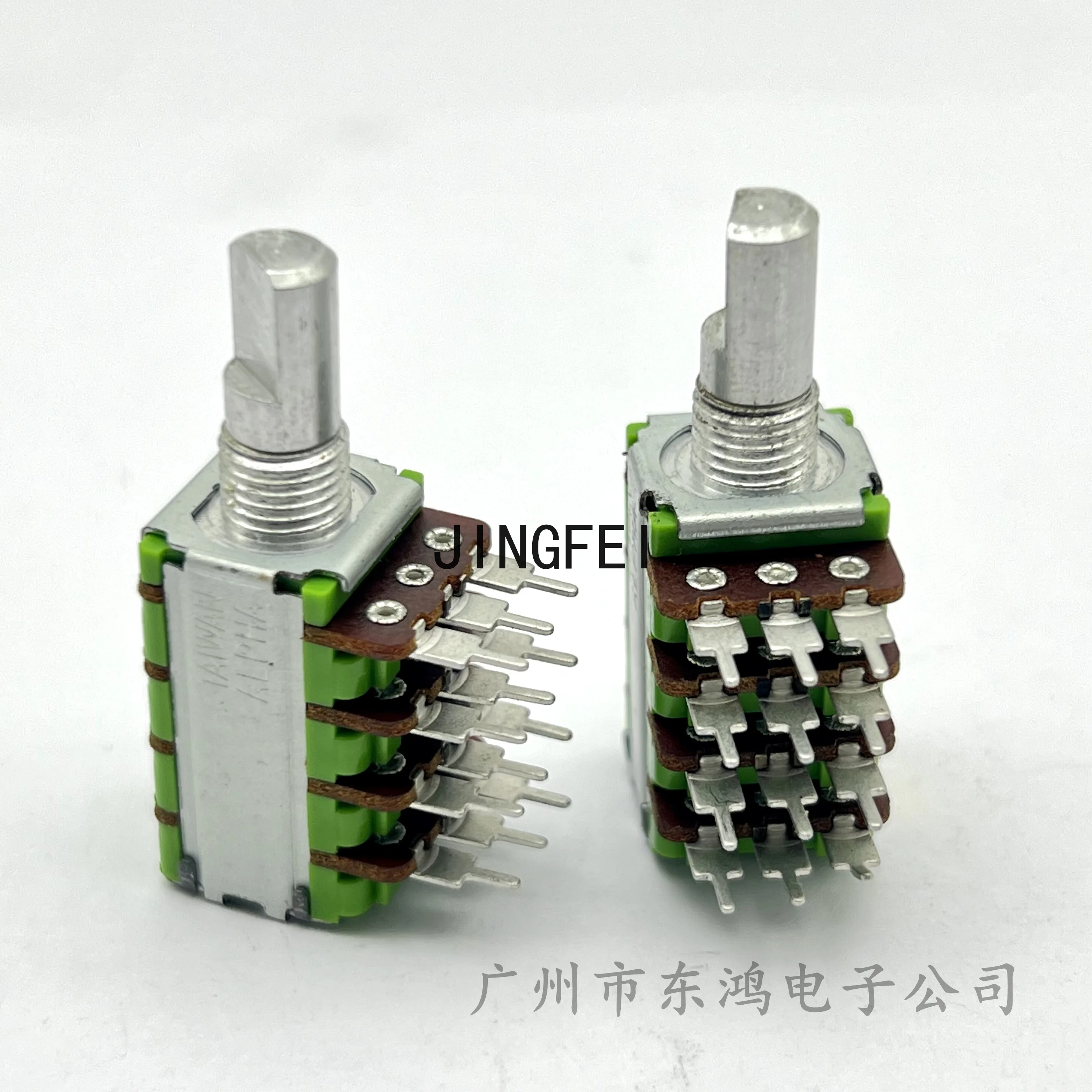 1 ALPHA Aihua  4-link precision potentiometer B100K × 4. The half-axis length of innovative audio amplifier is 15mm