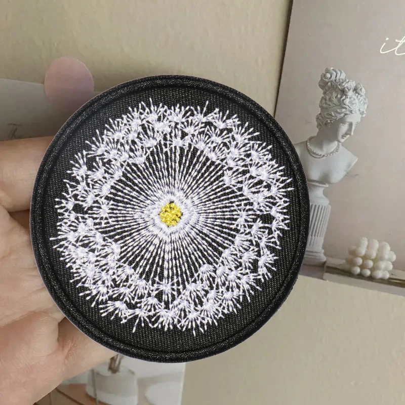 1PC Löwenzahn Gestickter Patch Eisen Auf Nähen Auf Patches Für Kleidung Kappe Tasche Jacke DIY Geschenk Lustige Chic Abzeichen mit Heißer Kleber