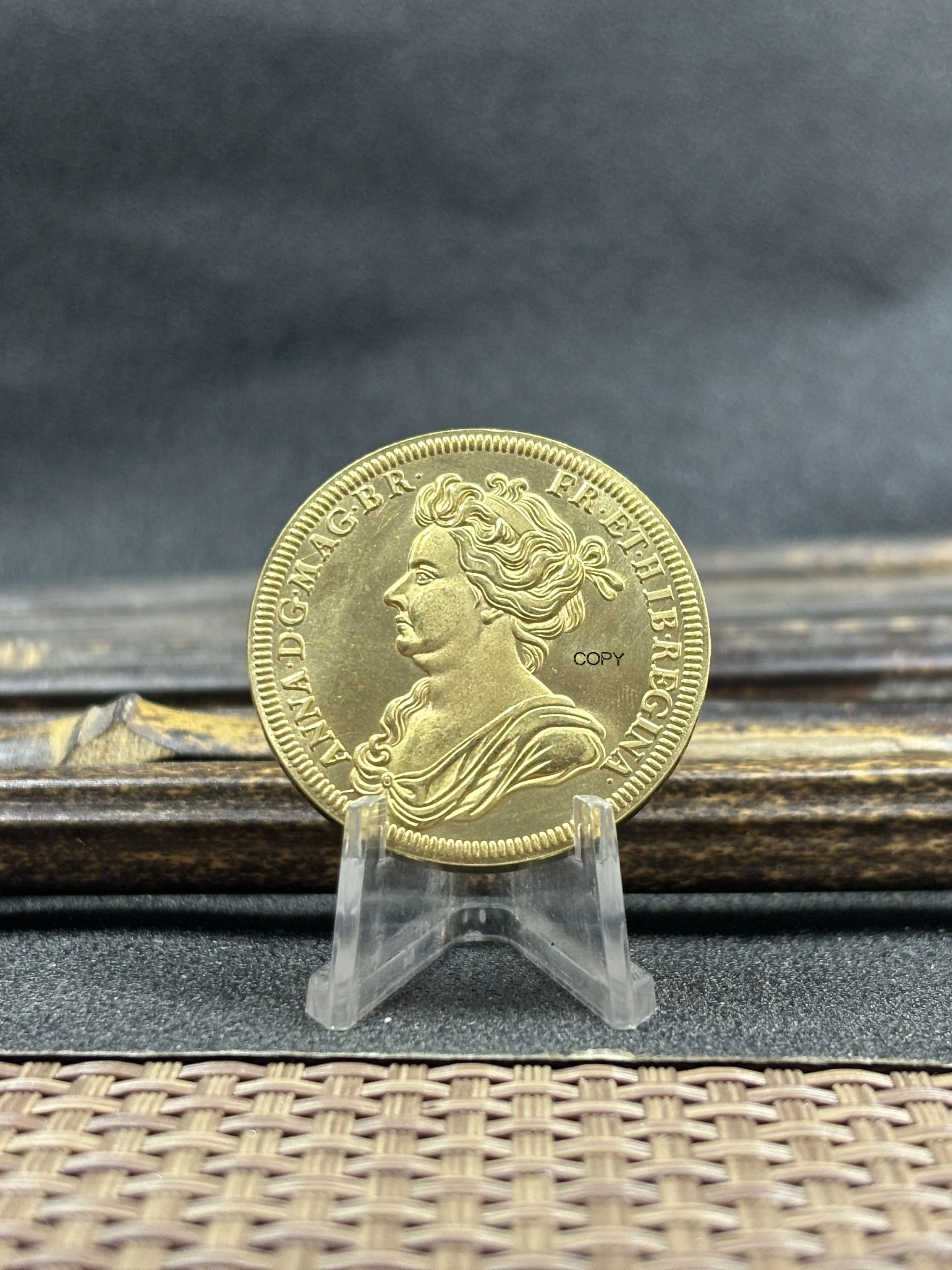 Royaume-uni 1707 grande-bretagne reine Anne coronation par Croker médaille d'or laiton métal copie pièce commémorative