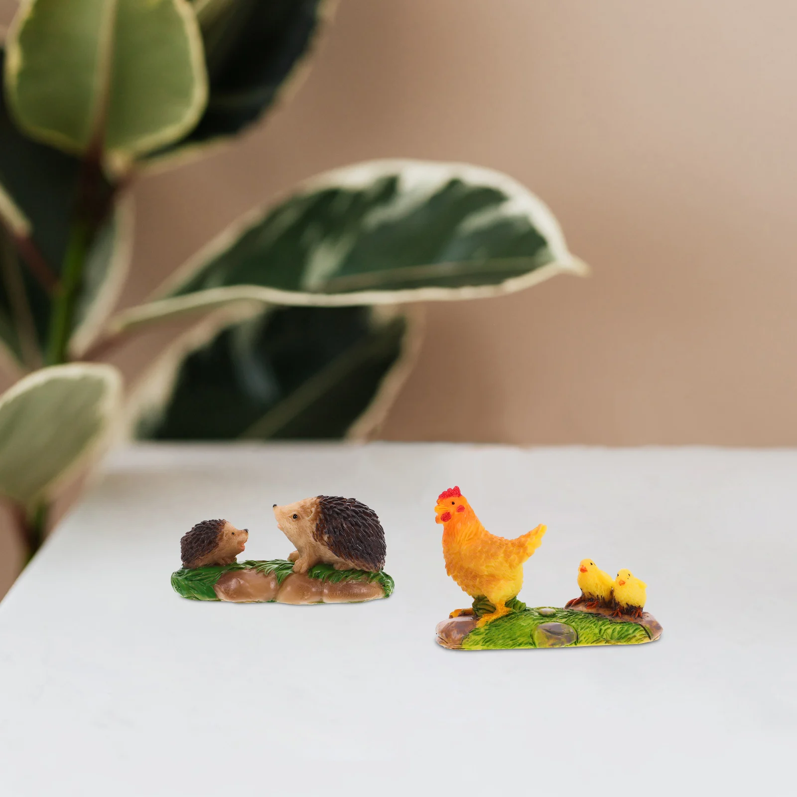

2pcs Mini Animal Decoration Adorable Resin Figurine Realistic Statue Desktop Hedgehog Chicken Garden L scaping Accessories