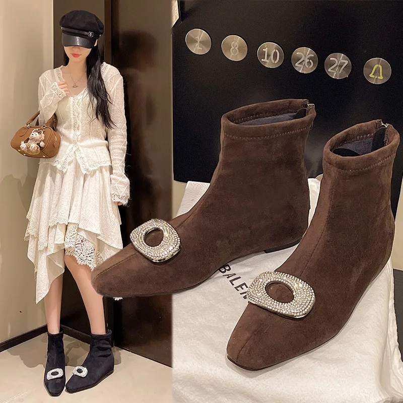 

Новинка 2023 года, замшевые женские осенне-зимние замшевые ботинки со стразами и квадратной пряжкой, новые модные ботинки для похудения с внутренней стороны, узкие ботинки