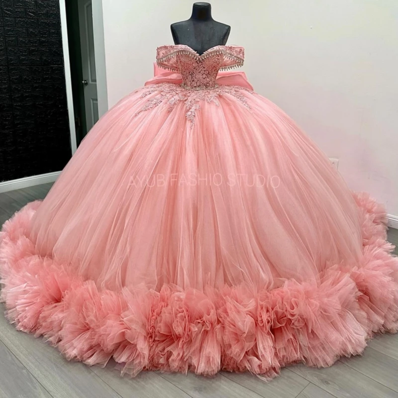 فساتين Quinceanera الوردية اللامعة قبالة الكتف زين الديكور كريستال القوس المتدرج تول مشد حفلة عيد ميلاد الحلو 16 فستان #1