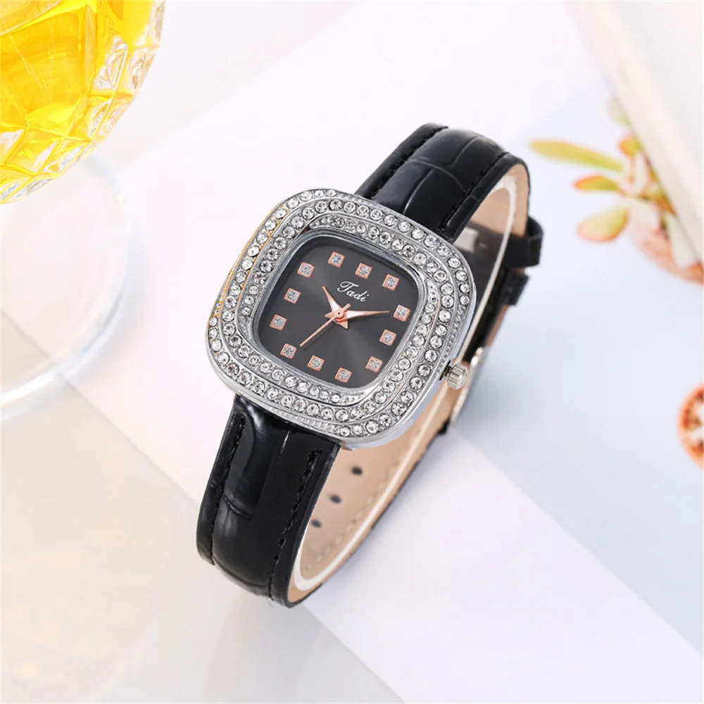 Luxury Ladies 2024 New Simple Full Star Diamonds Quartz Watch Fashion Dress Black Leather Women\'s Clock Watches