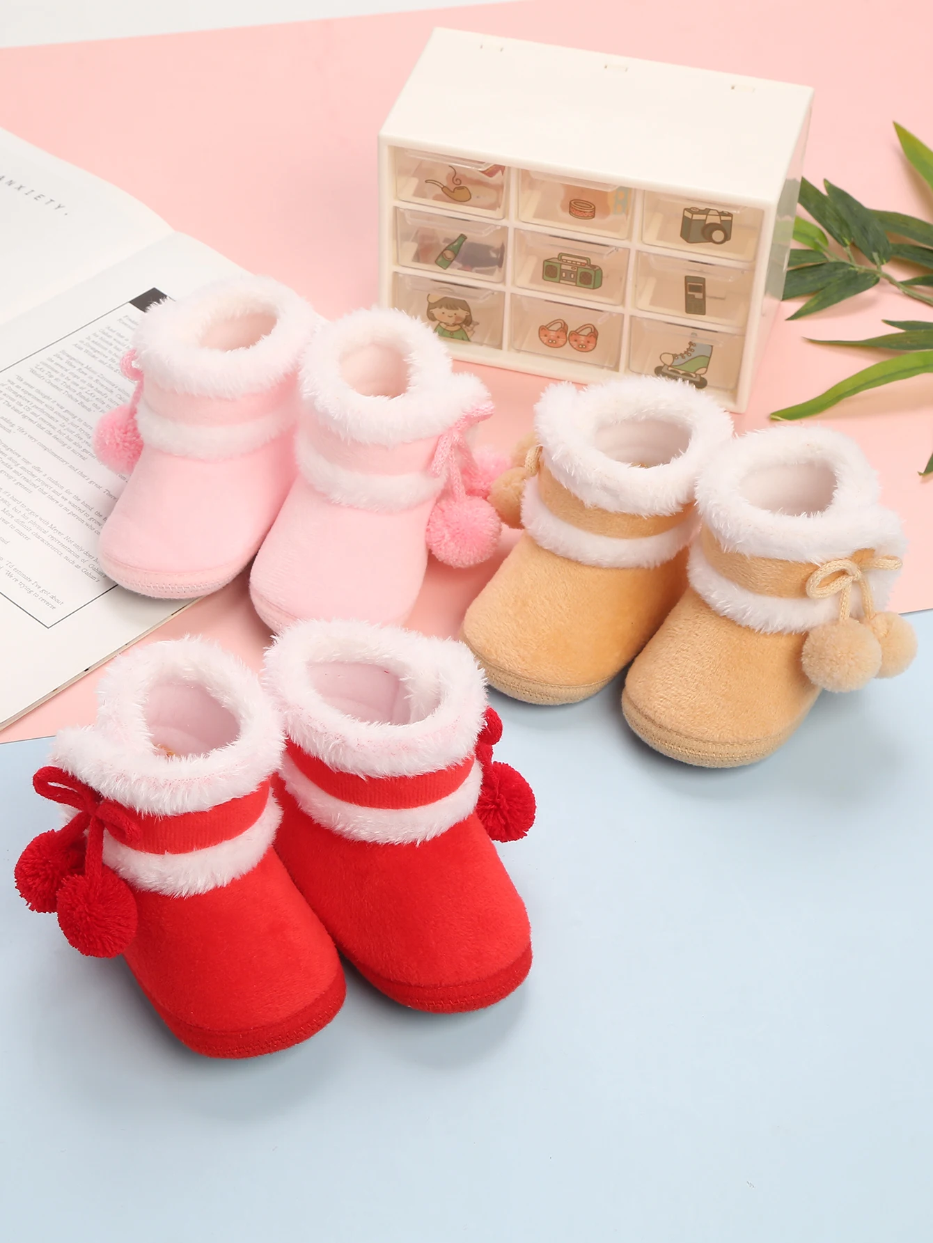 Baby Non-Slip Toddler Boots, Warm and Thick, Soft Flat Shoes for Infants, Suitable for Indoor Holiday Parties and Gatherings.