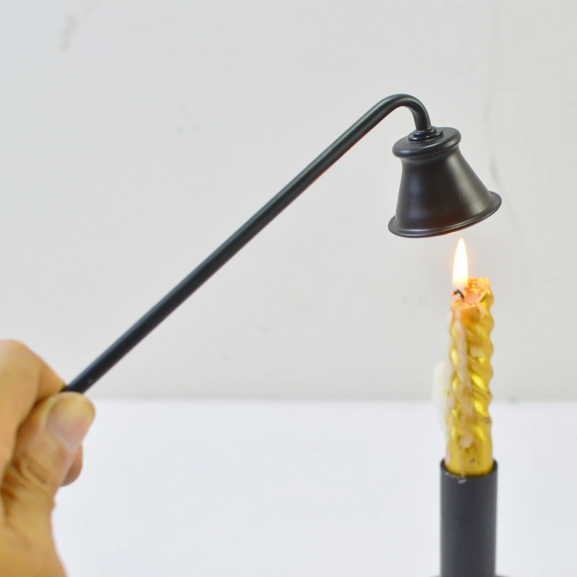 1pc Metal Candle Snuffer Gold/Black/Silver Bell-shape Fire Extinguisher Wick Cover 19.5cm Handle Vintage Decor Home SPA Hotel