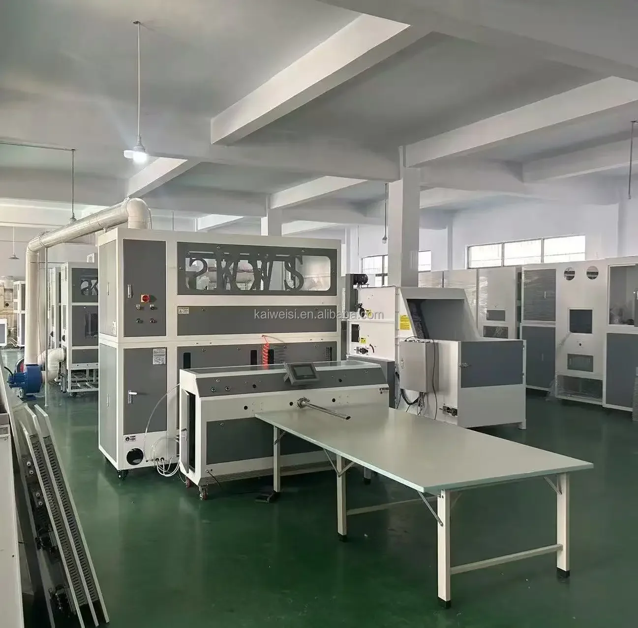 China CE Quilt Filling Machine with Weighing Equipment