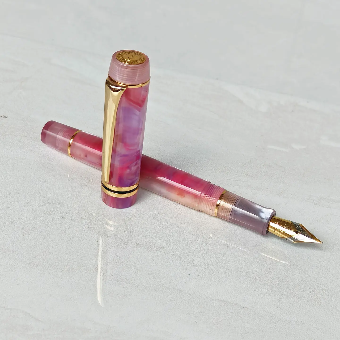 

Kangaroo Kaigelu 316 Stainless Steel Fountain Pen, Fine Point EF F M, Screw Cap, Calligraphy Practice, Sakura, Aest