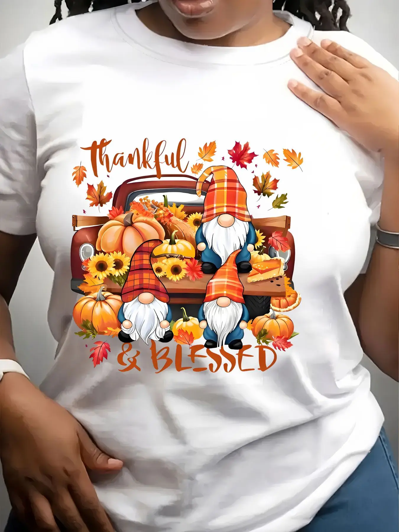 Women's Trendy Crew Neck T-Shirt Thankful and Blessed Gnomes Suitable for Casual Sportswear