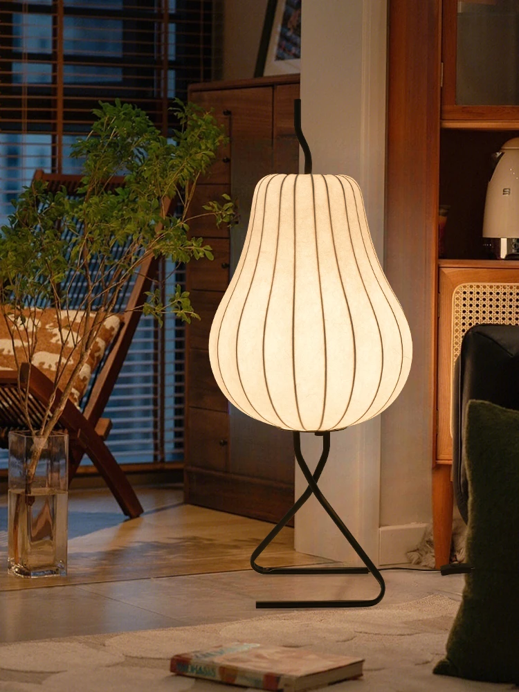 Daguan Garden indoor floor lamp wabi sandy wind pear silk vertical lamp French medieval creative design atmosphere lamp