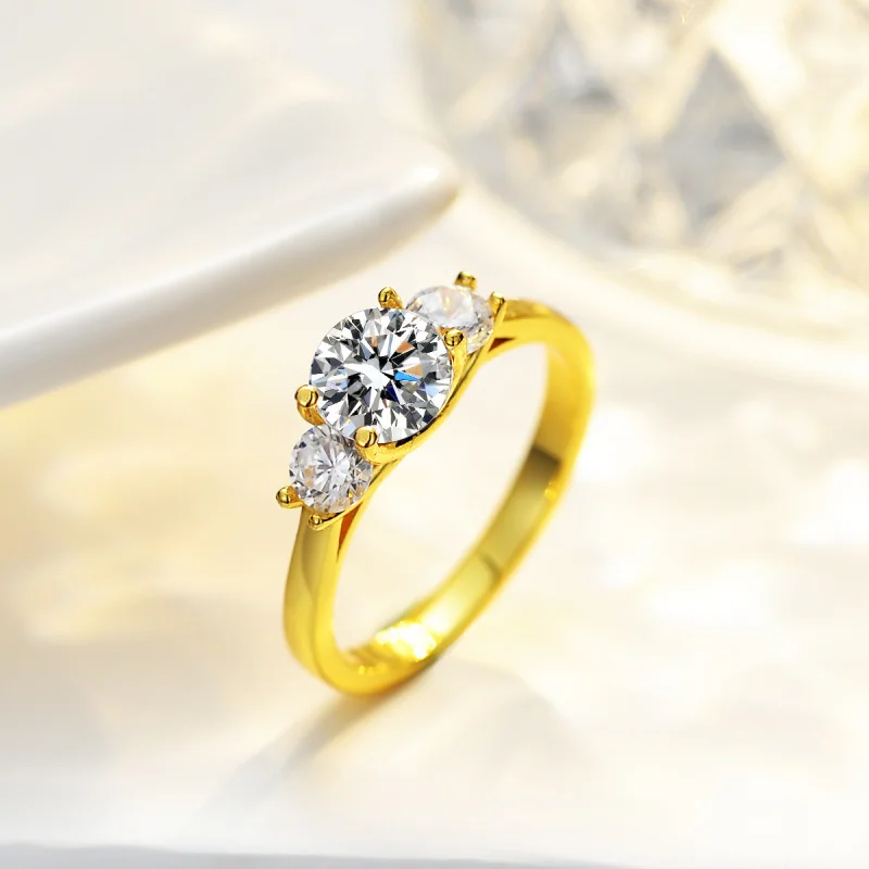 

Кольцо из серебра S925 с позолотой 18K и муассанитом круглой формы 6.5 мм, женское обручальное кольцо с тремя камнями.