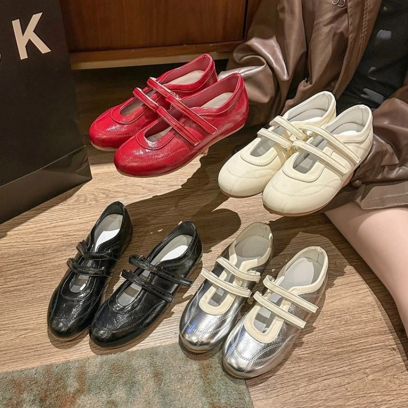 

Thick-soled Round-toe Cutout, Fashionable, Versatile, Comfortable, Anti-slip, Breathable, Sporty and Casual Women's Single Shoes