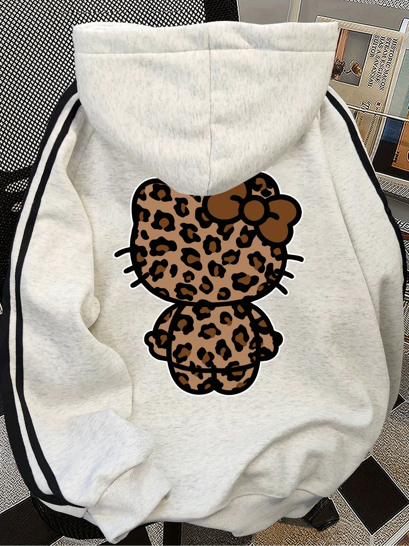 

2025 New Women's Autumn and Winter New American Tide Brand Leopard Print Hello Kitty Print Long-sleeved Hooded Sweater