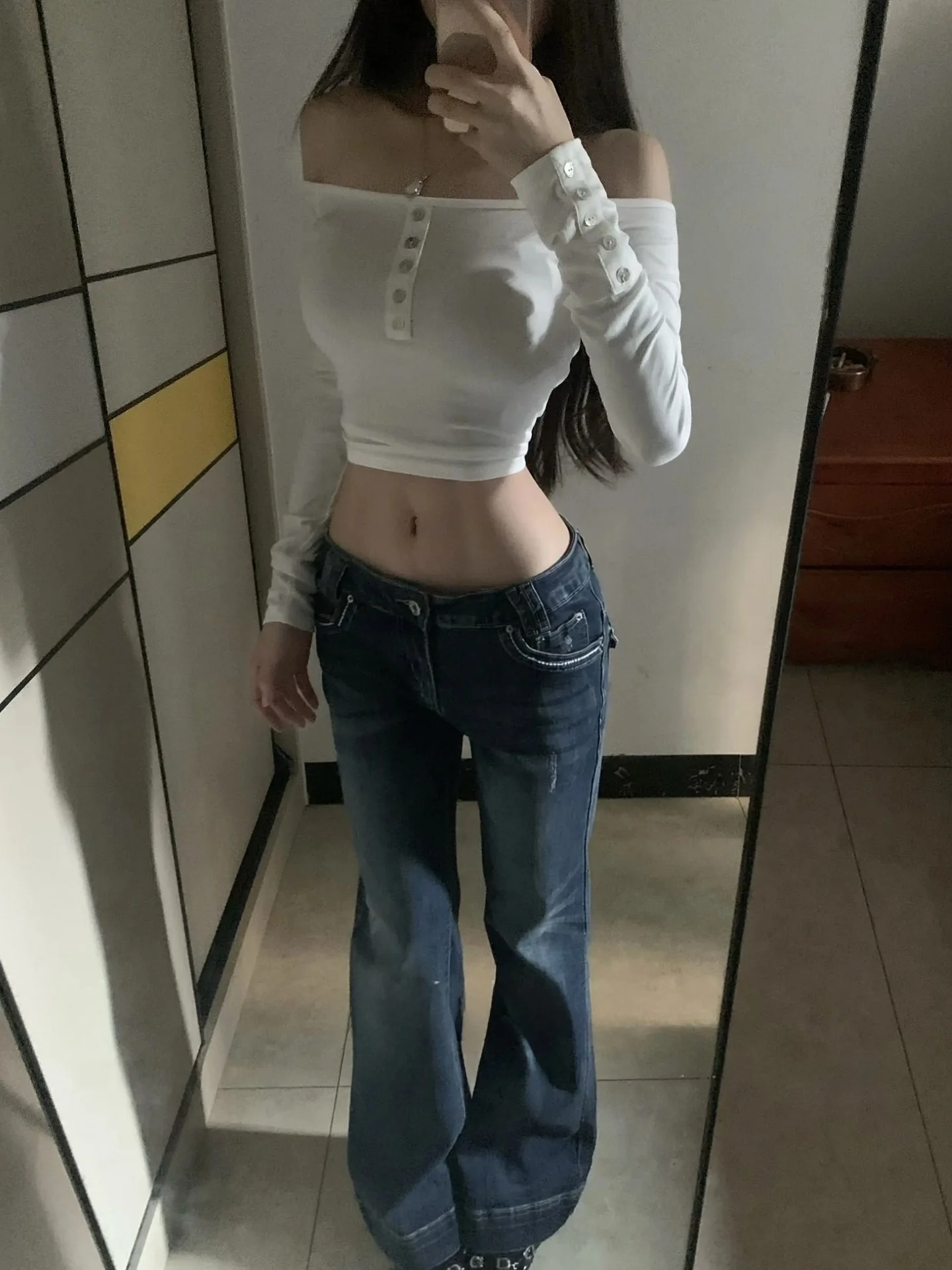 

Low Waist Embroidered Flared Jeans Women's Butt Lifting Slim Fit Floor Length Pants Spring 2026 New Sle Micro Flare Denim