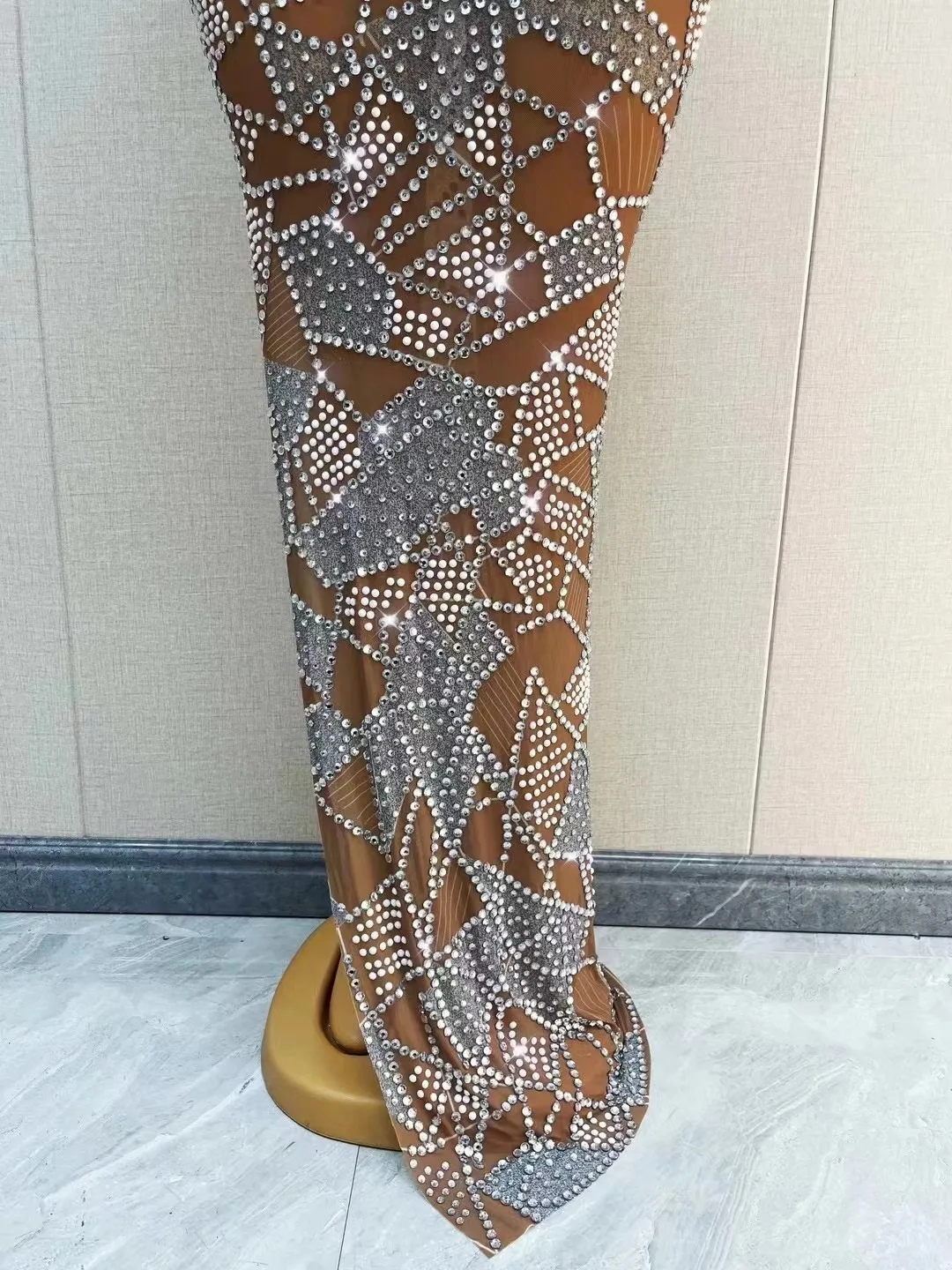 ผู้หญิง Shining Silver สีขาว Rhinestones รถไฟยาวชุดราตรีวันเกิดงานแต่งงานฉลองชุดเซ็กซี่ยืดถ่ายภาพ Gowns