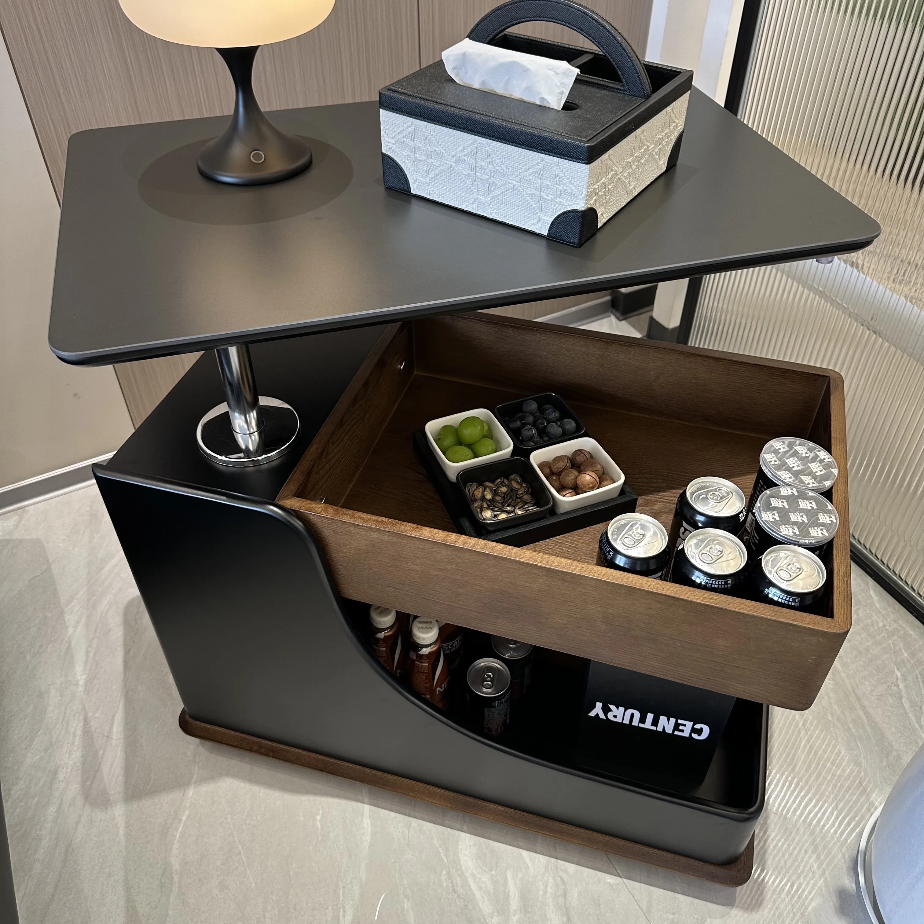 Borda do sofá de madeira maciça medieval poucos sala de estar casa canto criativo pouco moderno simples luz luxo mesa café carrinho elevador