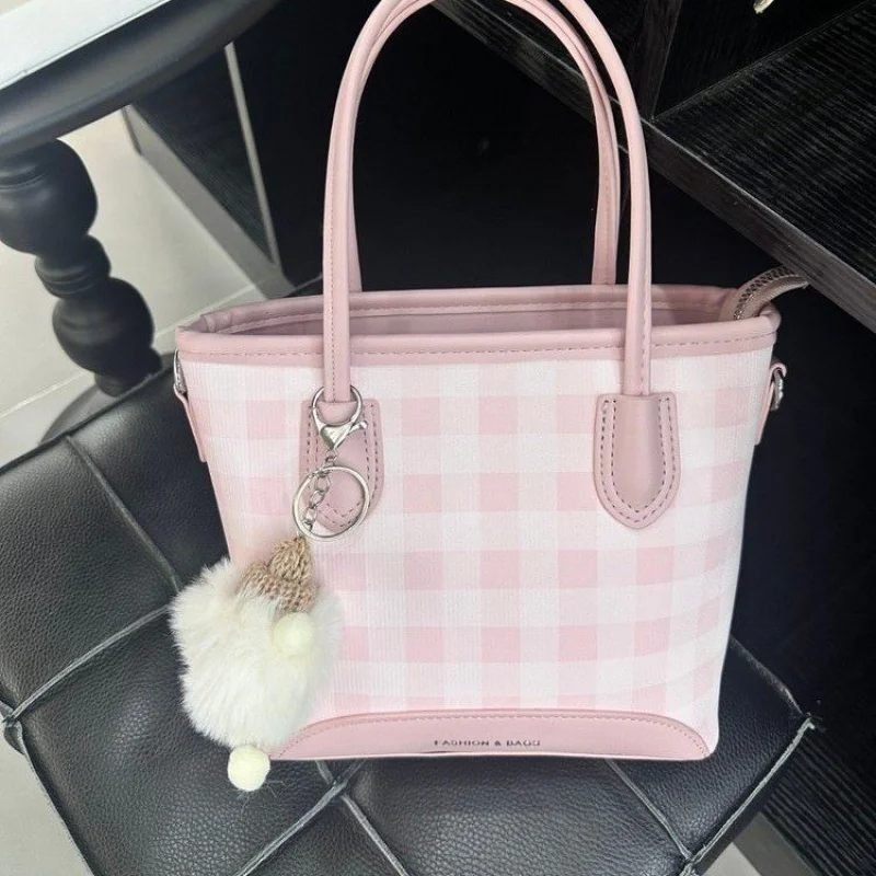 

Elegant Commuter Bag For Ladies Crossbody Style With Leather Material And Classic Paris Designer Touch