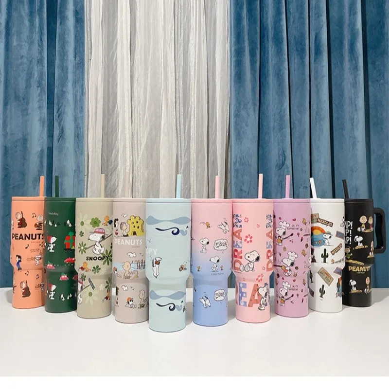 

Anime Snoopy 40oz High-capacity Handle Cup Fashion Cartoon Student Drinking Straw Cup Travel Portable Coffee Cup Wholesale