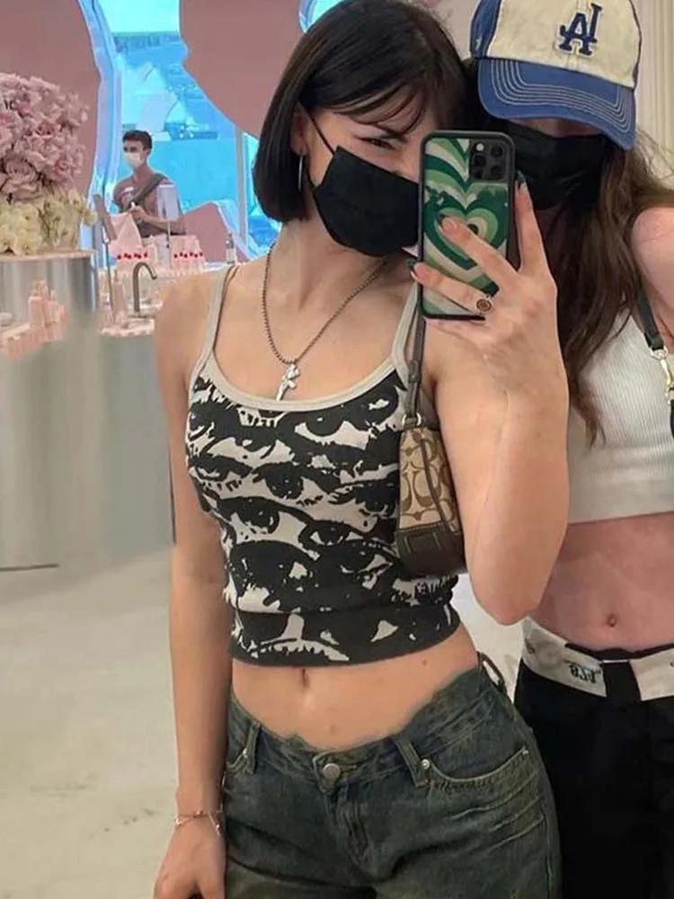 Camiseta gótica con estampado de retrato para mujer, Tops cortos de estética Y2K, chaleco de manga corta, camisetas Harajuku, ropa de calle con tirantes blancos