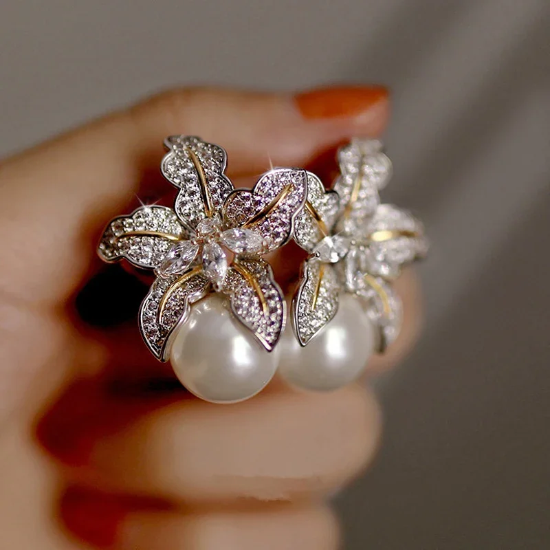 Fashionable and Elegant Flower Earrings for Women with Light Luxury Temperament, Imitation Pearl Earrings, Personalized and Vers