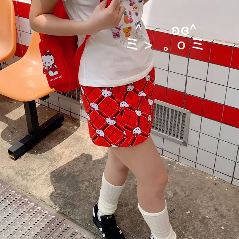 

Короткая юбка Hello Kitty в красную клетку, модная юбка трапециевидной формы с героями мультфильмов, универсальная, нежная, простая, индивидуальная короткая юбка