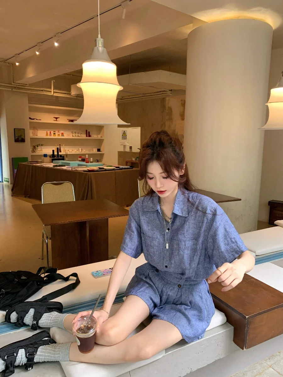 

Легкий льняной комплект Pinky Piggy для отдыха: топ и юбка макси. Модный летний женский костюм-двойка.