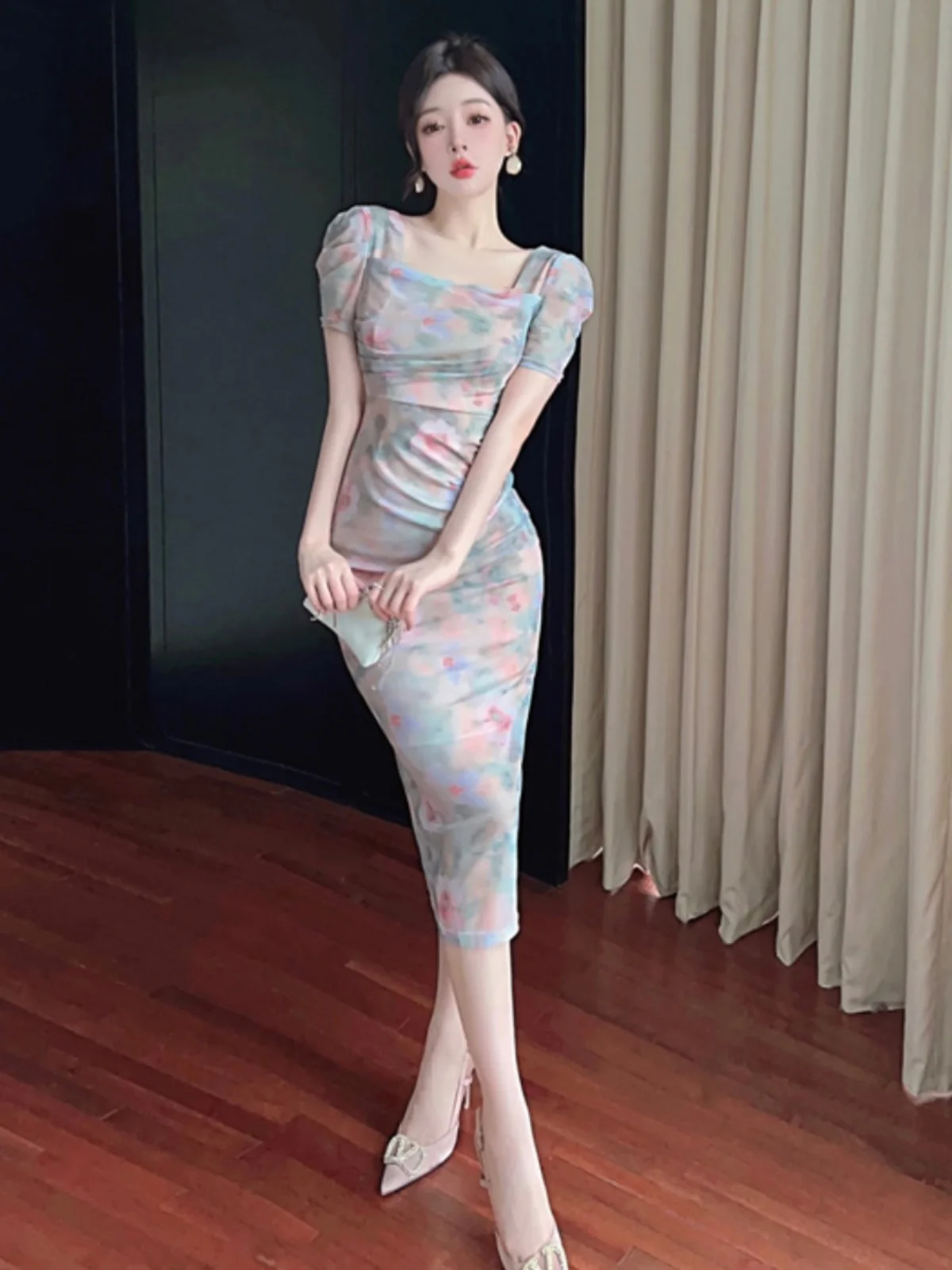 

Элегантное облегающее платье с цветочным принтом, квадратным вырезом, высокой талией и разрезом для молодых женщин, для повседневной носки