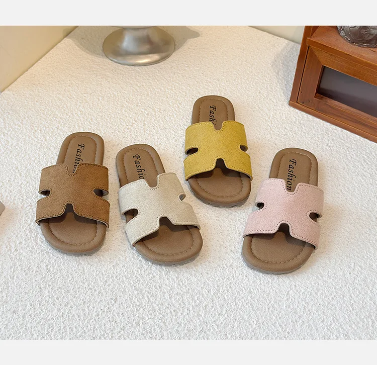 

2025 детские тапочки, замшевые пляжные мягкие сандалии в стиле ретро для девочек, уличная нескользящая повседневная обувь с широким носком для мальчиков, размер 23-36