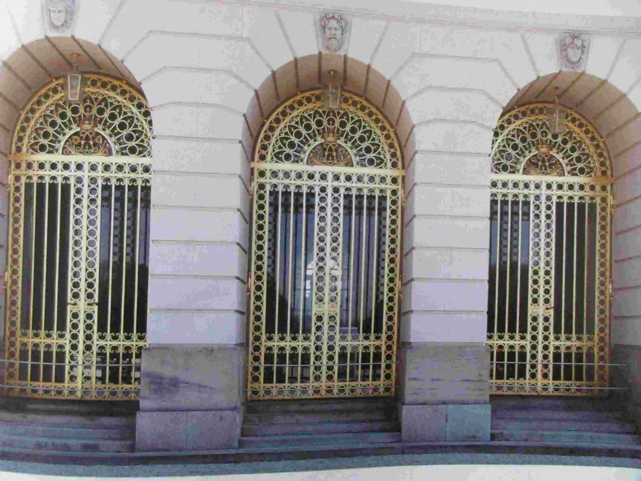 Luxury Wrought Iron Gate Driveway Gate Design European Classical 3D Relief Aluminum Villa Gate