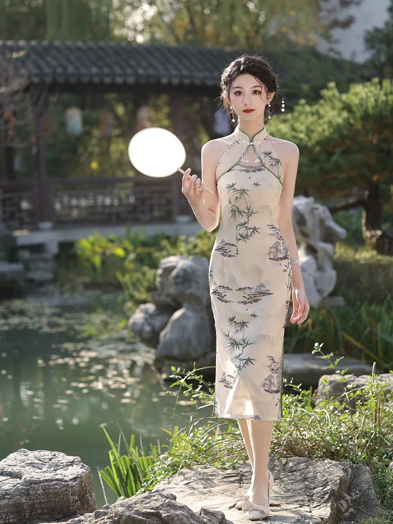 New Chinese Qipao 2024 New Spring Elegant and Retro Style Girl Improved Sleeveless Halter Cheongsam Dress