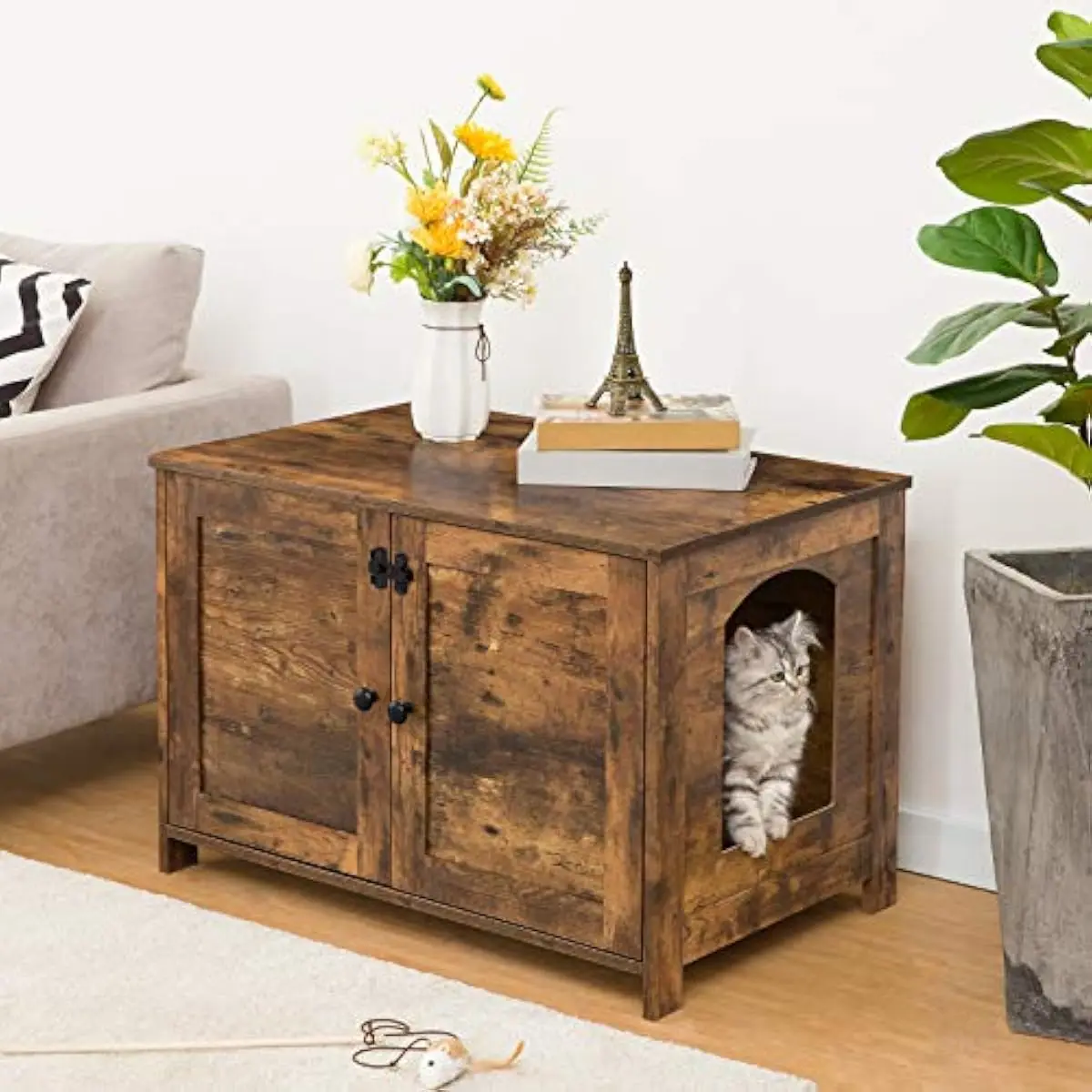 Litter Box Enclosure with Adjustable Partition, Multi-Functional Wooden Furniture Unit, Compact Side Table Design, Spacious Inte