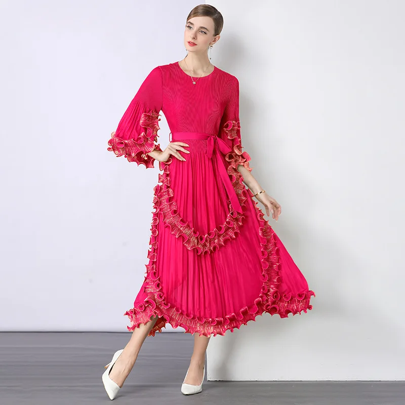 Vestido Solto com Detalhes em Ouro e Borda em Madeira, Estilo Saia de Camadas com Cintura Alta, Manga Longa para Outono