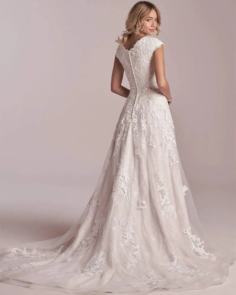 Appliques Tulle Satin Plus Size Gown Women's Elegant Lace Beach Wedding Dresses for Bride 2026 with Sleeves Wedding Bridal Gowns