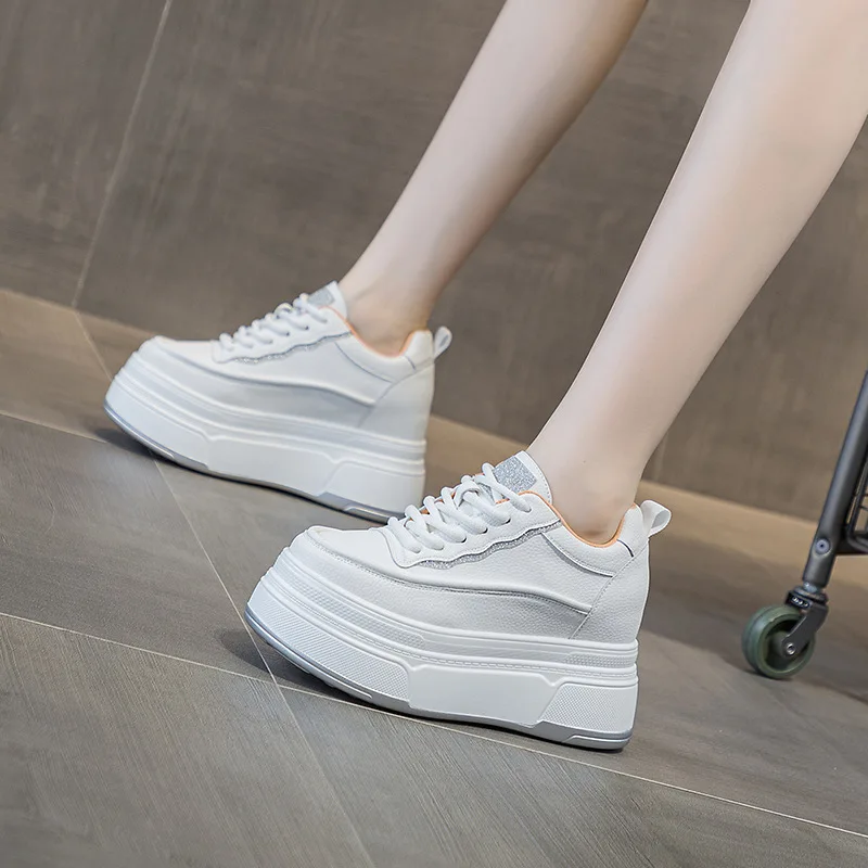 Zapatos de mujer 2025 otoño e invierno nuevos zapatos blancos bizcocho suela gruesa zapatos de mujer zapatos casuales