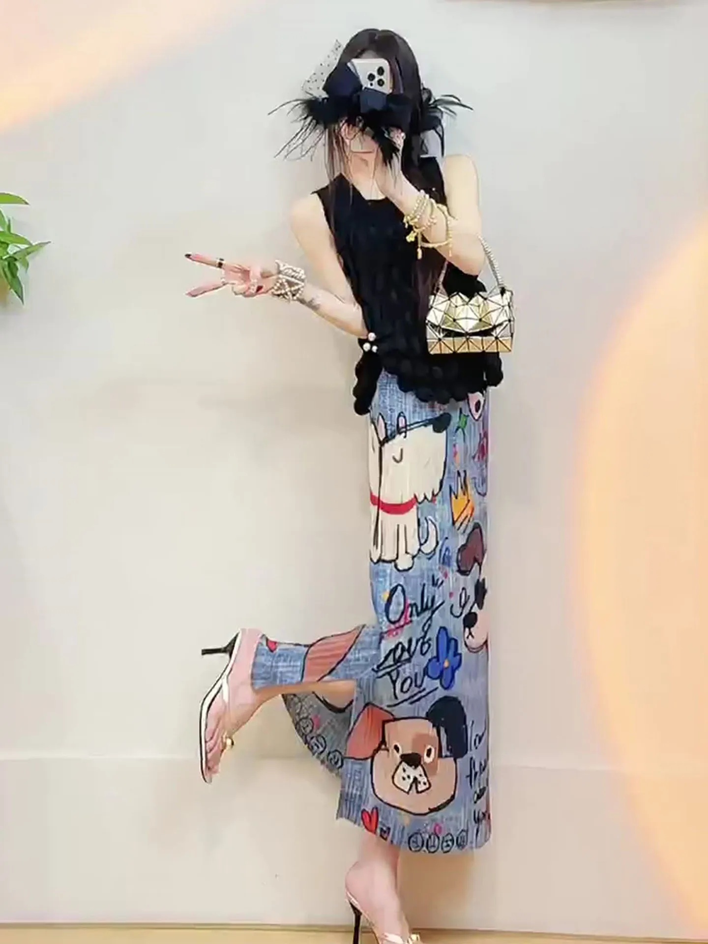 

Модный ретро-комплект из черной блузки и юбки с мультяшным принтом, плиссированный летний наряд от Sanza Art Creation, материал — полиэстер.