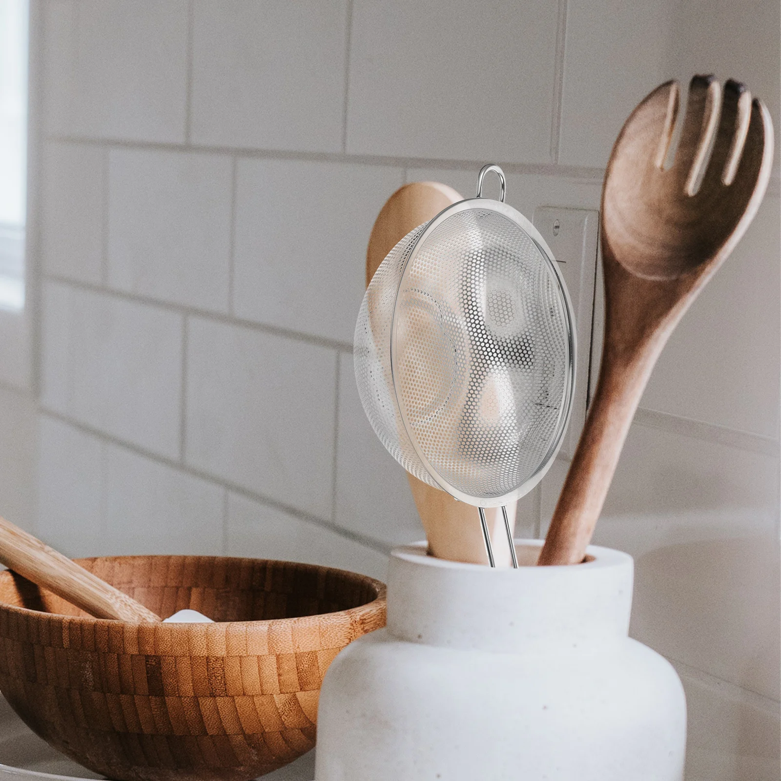 

Single Handle Kitchen Colander Basket Stainless Steel Strainer for Fruit Vegetable Fried Food 19.2 Rice Strainer Basket Fast